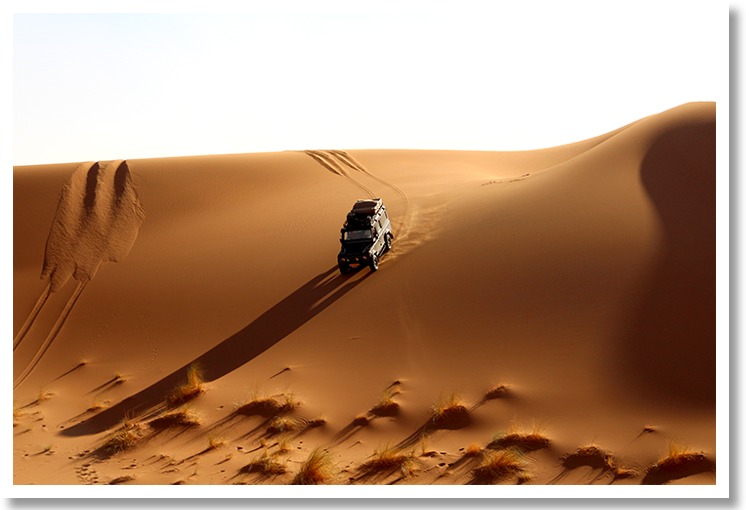Marokko zandduinen off road erg chegaga reizen woestijn